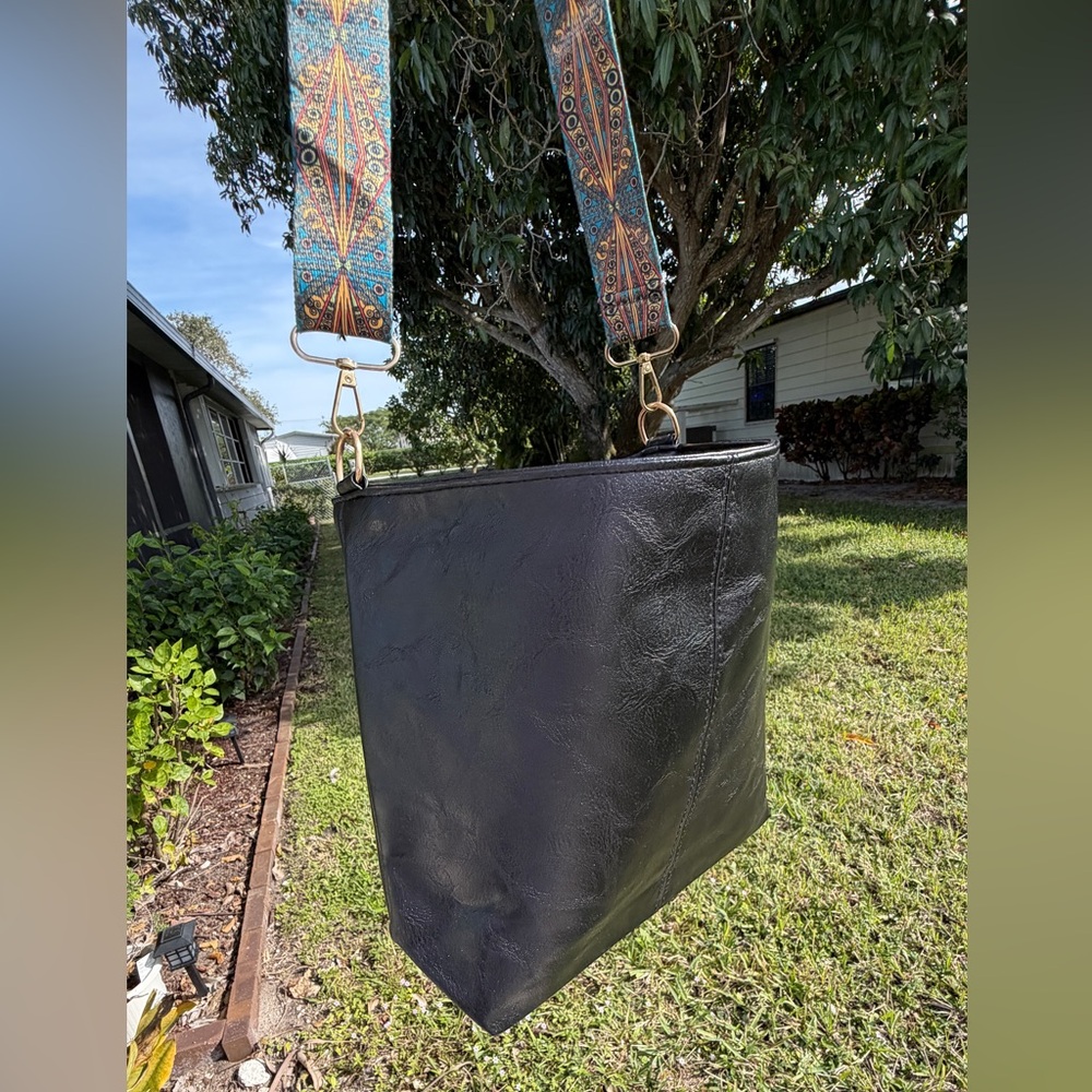 Vintage Solid Color Leather/Crossbody Bag In Black - Picture 7 of 11